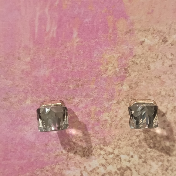 Crystal Cube Offset Post Earrings ❤️❤️❤️ Perfectly squared 😎🤓 - Picture 15 of 15